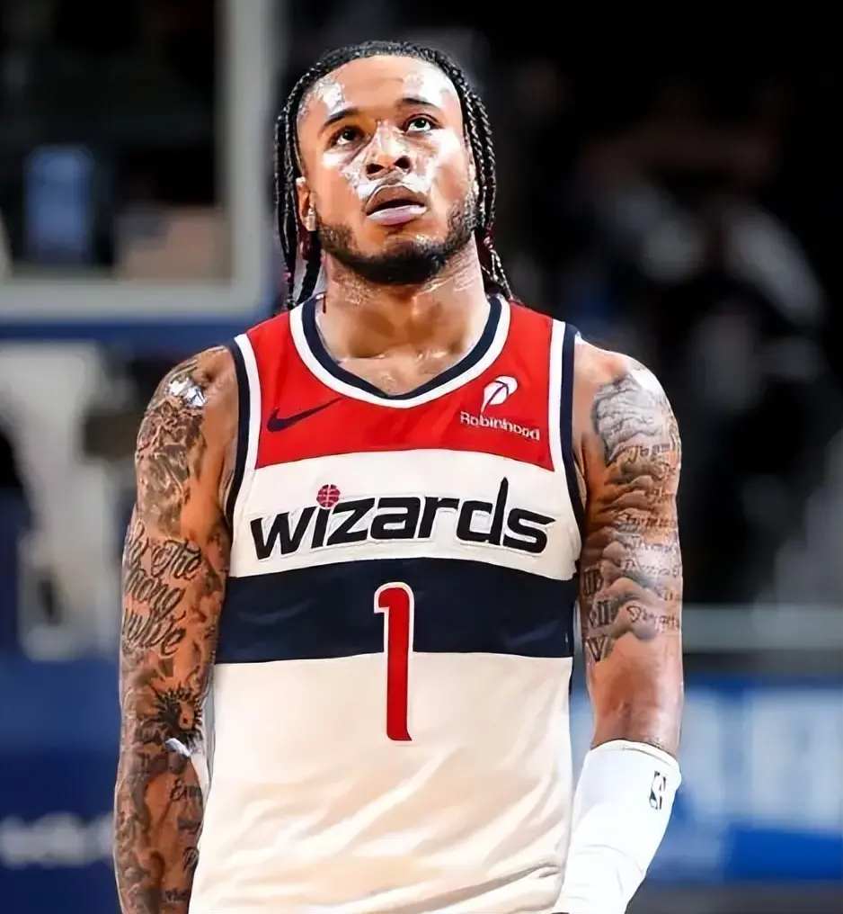 在乌度卡眼, 莫布利在